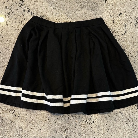 Hot Topic Dresses & Skirts - Hot Topic Black and White Skater Mini Skirt